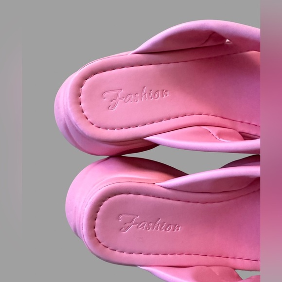 Teddy Bear Charm Pink Bow Platform Flip Flops Beachwear Women’s Size 38. - Picture 4 of 9